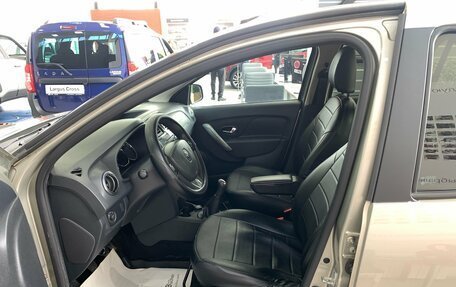 Renault Logan II, 2017 год, 640 000 рублей, 13 фотография