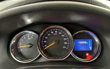 Renault Logan II, 2017 год, 640 000 рублей, 18 фотография