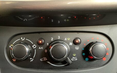 Renault Logan II, 2017 год, 640 000 рублей, 20 фотография