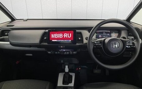 Honda Fit, 2023 год, 1 030 000 рублей, 6 фотография