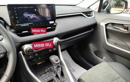 Toyota RAV4, 2025 год, 4 399 000 рублей, 29 фотография