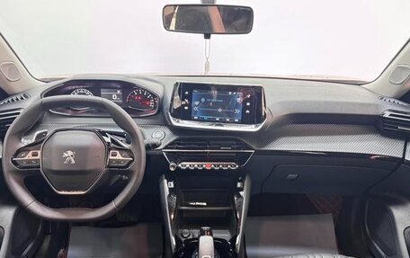 Peugeot 2008 II, 2022 год, 1 590 000 рублей, 7 фотография