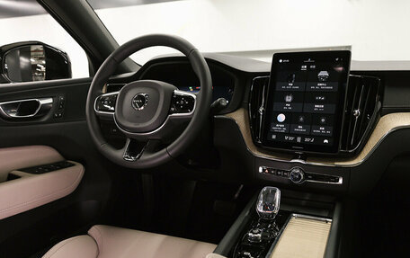 Volvo XC60 II, 2025 год, 5 950 000 рублей, 15 фотография