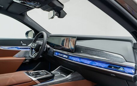 BMW 7 серия, 2025 год, 21 000 000 рублей, 28 фотография