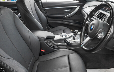 BMW 3 серия, 2017 год, 2 049 000 рублей, 12 фотография