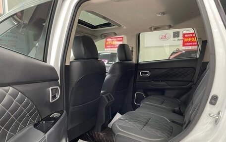 Mitsubishi Outlander III рестайлинг 3, 2022 год, 2 059 000 рублей, 15 фотография