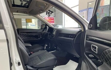 Mitsubishi Outlander III рестайлинг 3, 2022 год, 2 059 000 рублей, 12 фотография