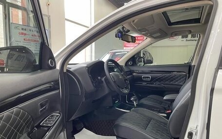 Mitsubishi Outlander III рестайлинг 3, 2022 год, 2 059 000 рублей, 11 фотография