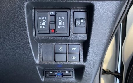 Honda Stepwgn, 2023 год, 2 548 000 рублей, 13 фотография