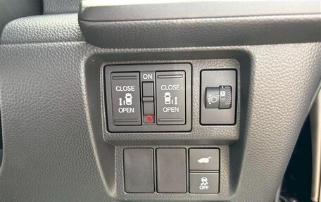 Honda Stepwgn, 2023 год, 15 фотография