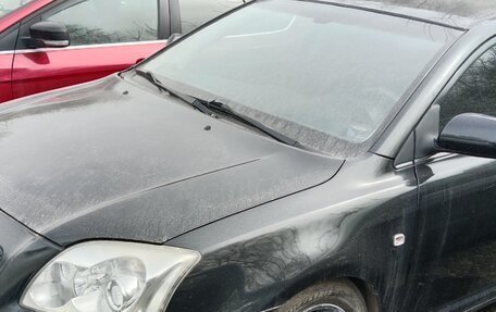 Toyota Avensis III рестайлинг, 2005 год, 654 000 рублей, 1 фотография