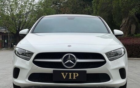 Mercedes-Benz A-Класс, 2022 год, 1 960 000 рублей, 2 фотография