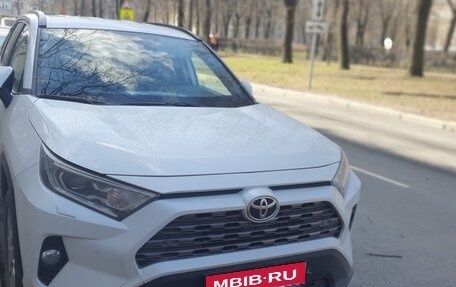 Toyota RAV4, 2021 год, 3 550 000 рублей, 1 фотография