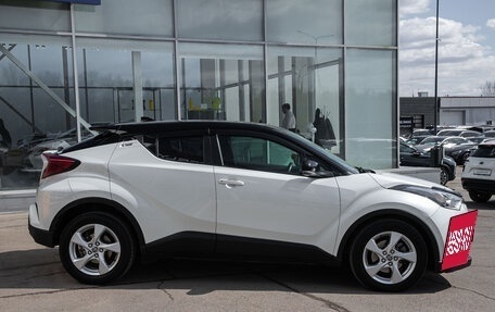 Toyota C-HR I рестайлинг, 2019 год, 1 759 000 рублей, 4 фотография