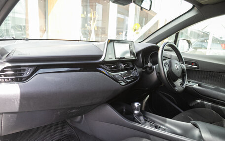 Toyota C-HR I рестайлинг, 2019 год, 1 759 000 рублей, 14 фотография