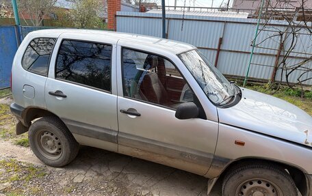 Chevrolet Niva I рестайлинг, 2004 год, 180 000 рублей, 2 фотография