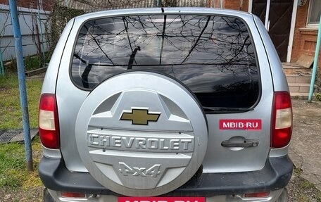 Chevrolet Niva I рестайлинг, 2004 год, 180 000 рублей, 3 фотография