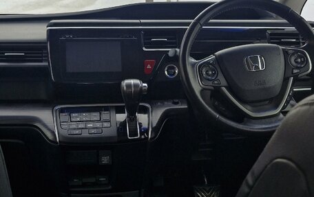 Honda Stepwgn IV, 2016 год, 2 050 000 рублей, 16 фотография