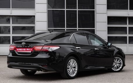 Toyota Camry, 2019 год, 2 990 000 рублей, 10 фотография