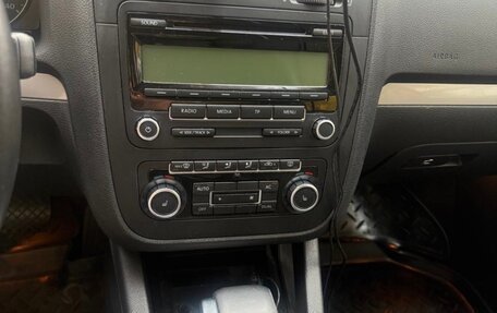 Volkswagen Jetta VI, 2010 год, 689 000 рублей, 3 фотография