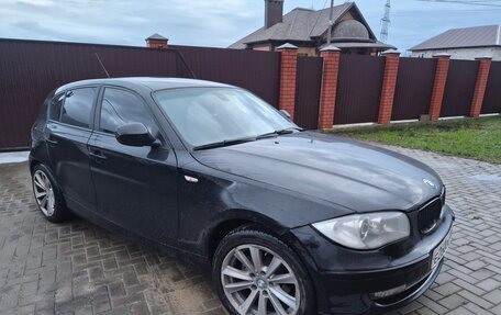 BMW 1 серия, 2010 год, 750 000 рублей, 2 фотография