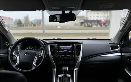 Mitsubishi Pajero Sport III рестайлинг, 2020 год, 2 920 000 рублей, 18 фотография