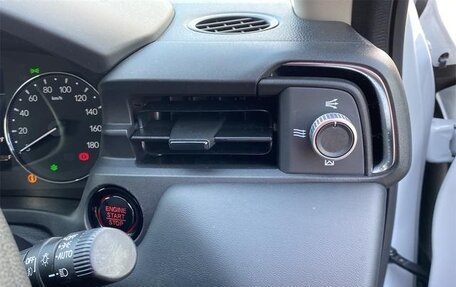 Honda Vezel, 2023 год, 1 723 000 рублей, 15 фотография