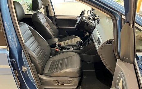 Volkswagen Touran III, 2021 год, 1 636 800 рублей, 4 фотография