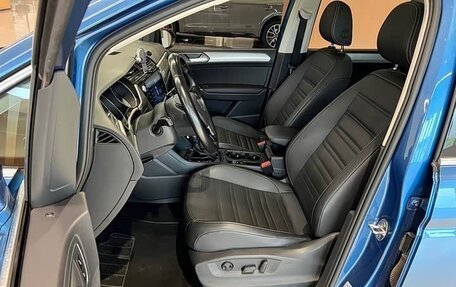 Volkswagen Touran III, 2021 год, 1 636 800 рублей, 7 фотография