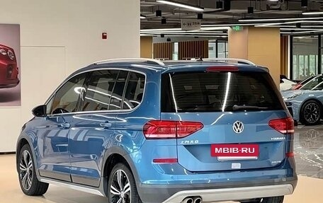 Volkswagen Touran III, 2021 год, 1 636 800 рублей, 9 фотография