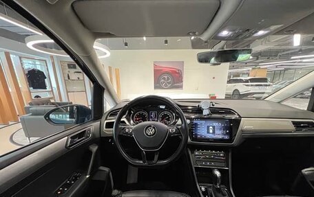 Volkswagen Touran III, 2021 год, 1 636 800 рублей, 13 фотография