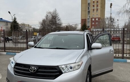 Toyota Highlander III, 2011 год, 1 999 999 рублей, 2 фотография