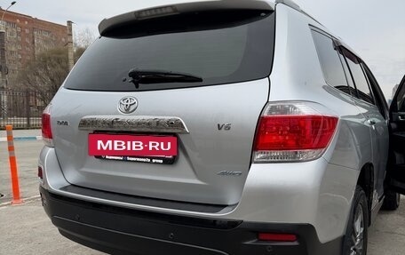 Toyota Highlander III, 2011 год, 1 999 999 рублей, 8 фотография