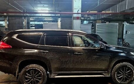 Mitsubishi Pajero Sport III рестайлинг, 2017 год, 2 600 000 рублей, 2 фотография
