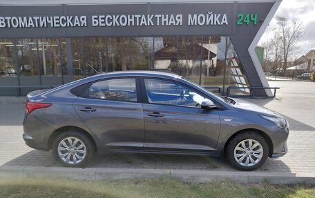 Hyundai Solaris II рестайлинг, 2021 год, 1 900 000 рублей, 2 фотография