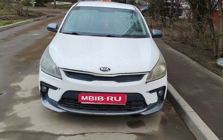 KIA Rio IV, 2018 год, 700 000 рублей, 2 фотография