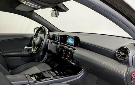 Mercedes-Benz A-Класс, 2019 год, 2 850 000 рублей, 11 фотография