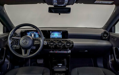 Mercedes-Benz A-Класс, 2019 год, 2 850 000 рублей, 14 фотография