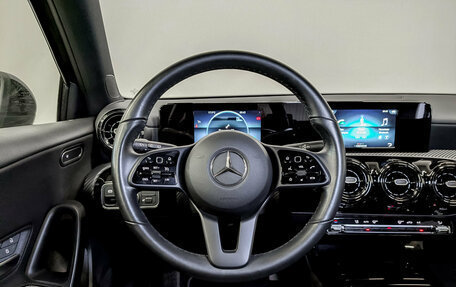 Mercedes-Benz A-Класс, 2019 год, 2 850 000 рублей, 21 фотография