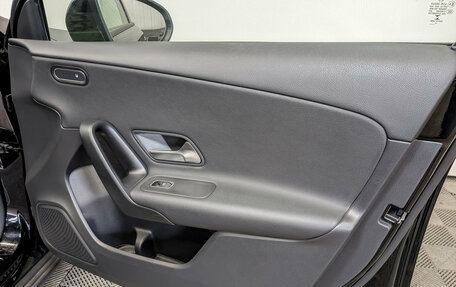 Mercedes-Benz A-Класс, 2019 год, 2 850 000 рублей, 23 фотография