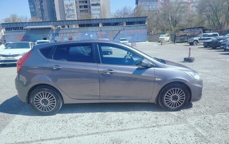 Hyundai Solaris II рестайлинг, 2011 год, 730 000 рублей, 2 фотография