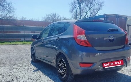 Hyundai Solaris II рестайлинг, 2011 год, 730 000 рублей, 5 фотография