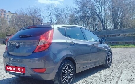 Hyundai Solaris II рестайлинг, 2011 год, 730 000 рублей, 3 фотография