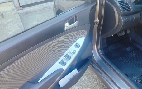 Hyundai Solaris II рестайлинг, 2011 год, 730 000 рублей, 10 фотография