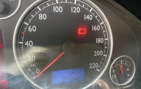 Volkswagen Multivan T5, 2005 год, 940 000 рублей, 1 фотография