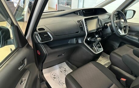 Nissan Serena IV, 2018 год, 2 199 999 рублей, 12 фотография