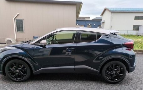 Toyota C-HR I рестайлинг, 2022 год, 1 720 000 рублей, 5 фотография