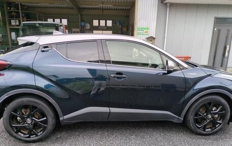 Toyota C-HR I рестайлинг, 2022 год, 1 720 000 рублей, 4 фотография