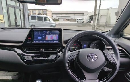 Toyota C-HR I рестайлинг, 2022 год, 1 720 000 рублей, 10 фотография