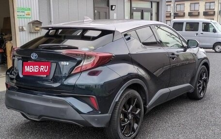 Toyota C-HR I рестайлинг, 2022 год, 1 720 000 рублей, 8 фотография